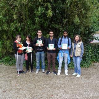 Schülergruppe der Schlossschule Ilvesheim erhält Bücher